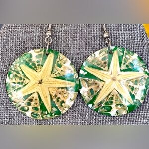Free💰add 1/bundle Vintage Earrings Starfish, shell, resin Green, cream. 1”, hook